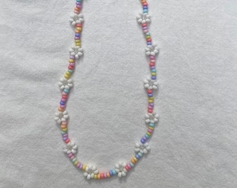 Pastell Regenbogen Gänseblümchen Halskette, trendige handgemachte Gänseblümchen Kette Halsband, zarte Samen Perle Schmuck, benutzerdefinierte Arbeit, Sommer Schichtung, tolles Geschenk!