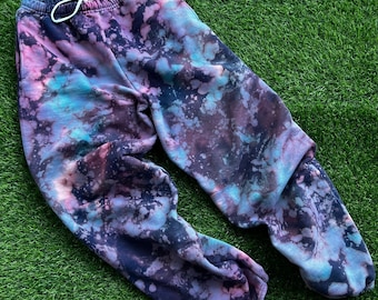 Spodnie dresowe z bawełny barwionej ręcznie, granatowe, kolorowe, z efektem tie-dye, w stylu grunge