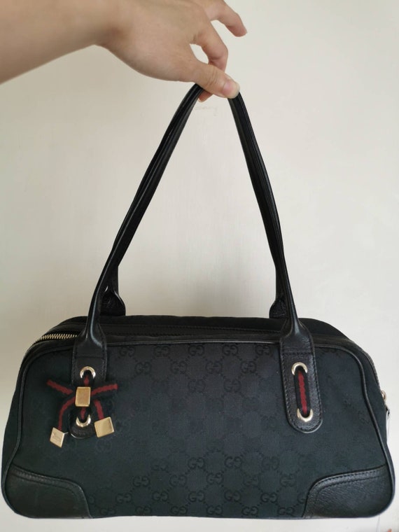 Authenticated Gucci 90s Black Shoulder Bag Leather
