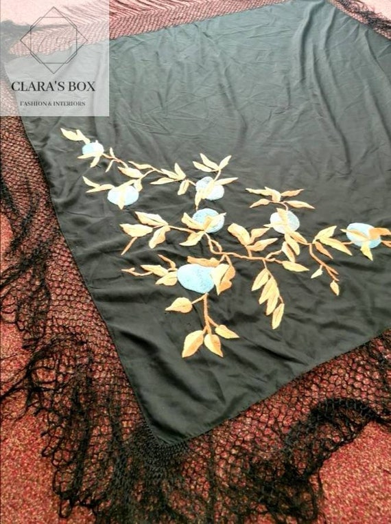 Antique 1920s Chinese embroidered silk piano shawl