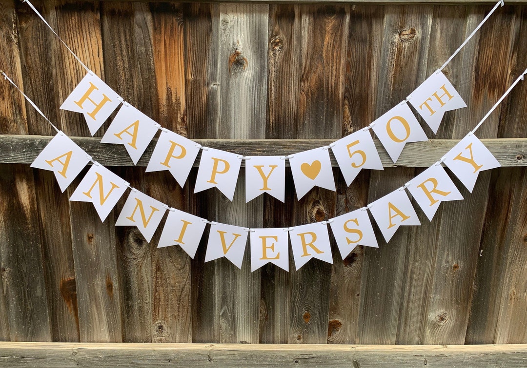 Banner "Happy Anniversary" Oro Con Ghirlanda Di Cuori | Decorazione Per Anniversario Matrimonio