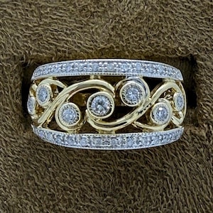 Stunning 9 ct Yellow Gold Dress Ring with Natural Diamonds