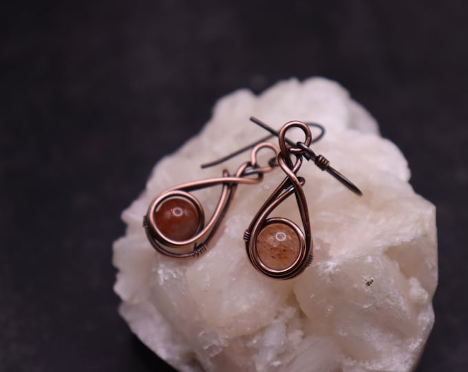 Sunstone Infinity Loop Earrings- Summertime Sparkly Sunstone Dangling Earrings - Niobium Hypoallergenic Earhooks- Antique Copper Jewelry -