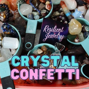Os melhores confetes de cristal - Joias com cristais rolados - Cristais brutos - Confete de bruxa - Pêndulos e amuletos - Artigos para altar - Sinos e velas -