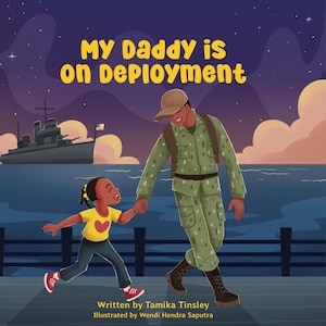 Pode incluir: Ilustração da capa de um livro infantil intitulado "My Daddy is on Deployment". A imagem mostra um pai negro de uniforme militar de mãos dadas com sua filha. Um navio da marinha é visível ao fundo.