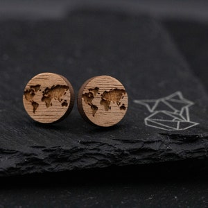 Boucles d'oreilles à tige de carte du monde, bois, laser, bijoux en bois faits à la main.