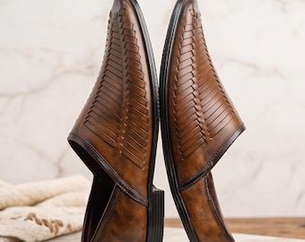 Braune Jutti Khussa Mojari Schuhe für Herren: Indisches Ethno-Design