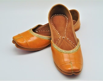 Ethnic Indian genuine leather with handstitched embroidery Juti Khussa sandals flats sandals