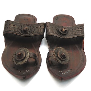 Handcrafted Kolhapuri Leather Sandals: Ethnic Indian Slides