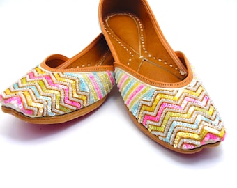 Ethnische indische Brautschuhe aus echtem Leder mit Stickerei Juti Khussa Sandalen Wohnungen Slip auf