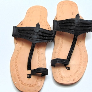 Ethnic Womens Indian Kholapuri Toe strap Leather Chappals/Sandals, Hippie, Jesus Buffalo slides Beachwear.