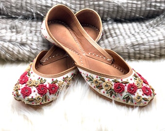 Ethnic Indian genuine leather Bridal shoes with embroidery Juti Khussa sandals flats slip on