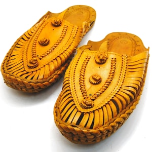Ethnic unisex Indian Kholapuri Leather Chappals/Sandals, Hippie, Jesus Buffalo slides Beachwear.