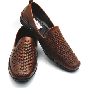 Mens Brown Juti Khussa Mojari Shoes: Ethnic Indian Flats