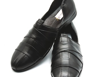 Chaussures Mojari noires pour hommes : chaussures plates indiennes ethniques sans lacets