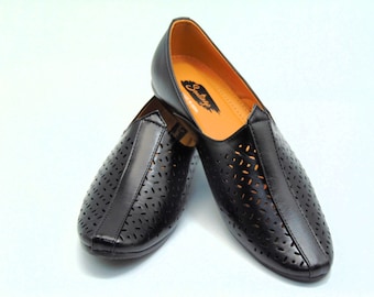Men's Black Jutti Shoes: Ethnic Indian Mojari Khussa