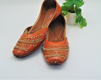 Ethnic Indian genuine leather Bridal shoes with embroidery Juti Khussa sandals flats slip on