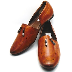 Ethnic Indian men shoes in high quality synthetic leather sandals flats slip on Mojari