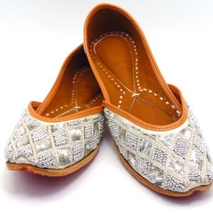 Ethnic Indian genuine leather Bridal shoes with embroidery Juti Khussa sandals flats slip on