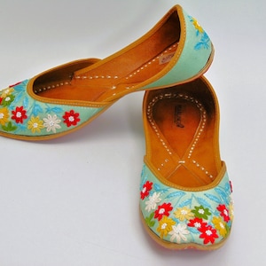 Ethnic Indian genuine leather Bridal shoes with embroidery Juti Khussa sandals flats slip on