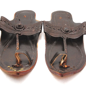 Kolhapuri Leather Sandals: Ethnic Indian Mens Chappals Slides