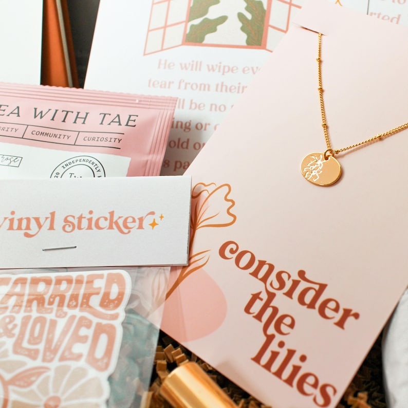 a perfect grief gift necklace with flowers