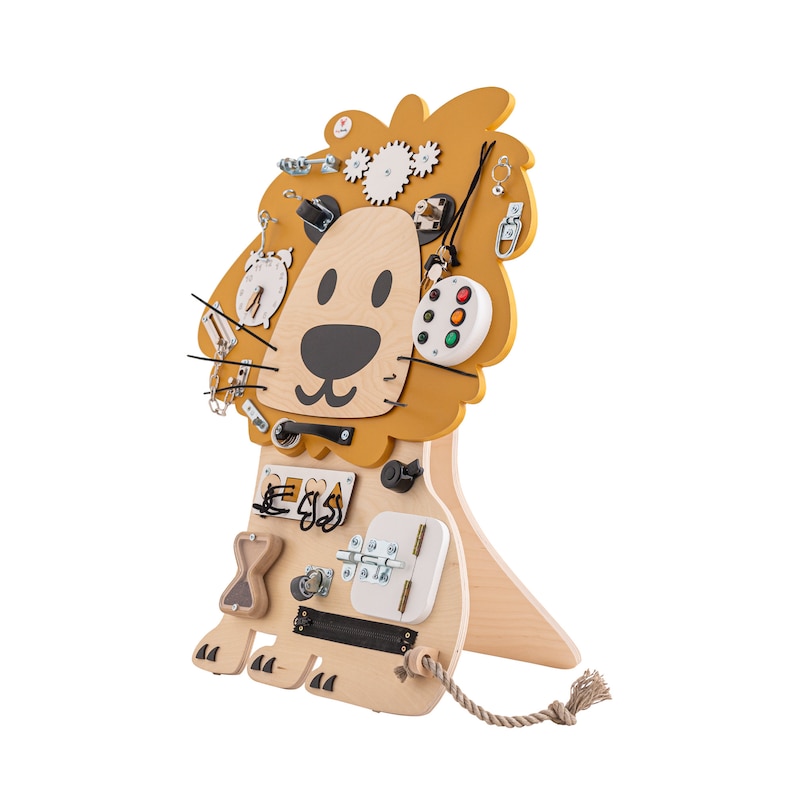 Lion Edmund Busy Board, Personnalisé, Cadeau d'anniversaire, Éducatif, Conseil d'activité, Conseil sensoriel, Jouets en bois Montessori image 6