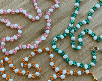 Pearl Beaded Necklace, Daisy Necklace, Beaded Necklace, Pearl Necklace, Beaded Choker, Beaded Flower and Pearl Necklace, Flower Necklace