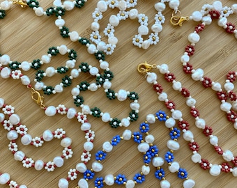 Pearl Beaded Necklace, Daisy Necklace, Beaded Necklace, Pearl Necklace, Beaded Choker, Beaded Flower and Pearl Necklace, Flower Necklace