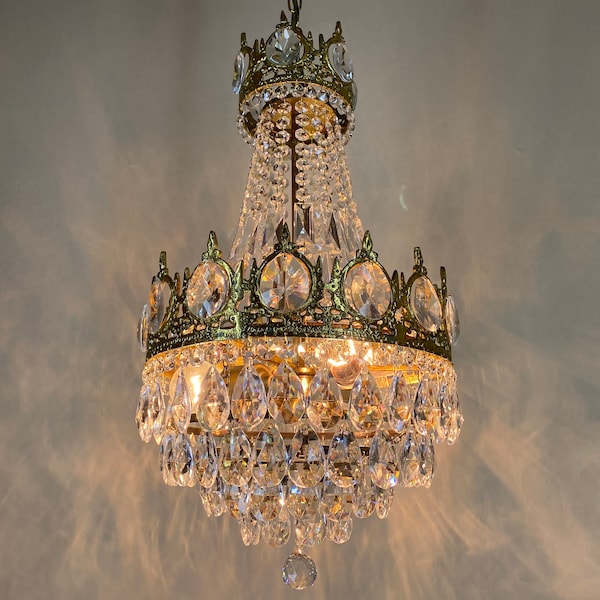 Antique / Vintage Brass & Crystals Chandelier Lighting, Antique Chandelier Light Fixtures, French Chandelier Ceiling Lamp from 1950s.