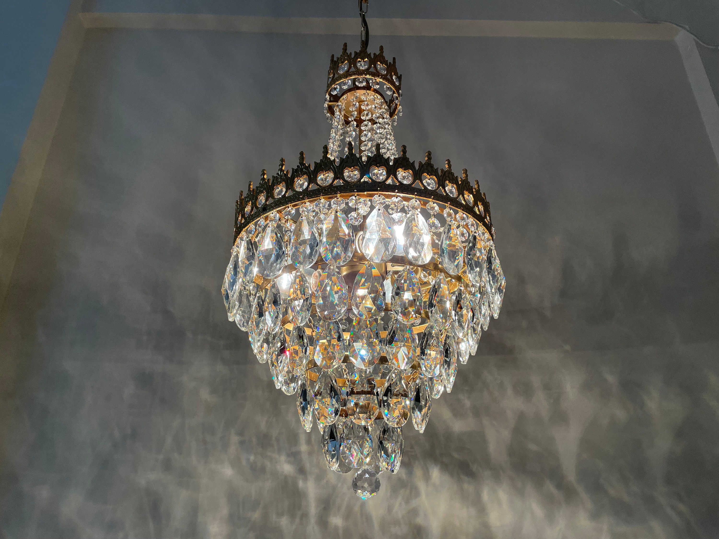 Antique Chandelier Lighting, Vintage Chandelier Lighting, Brass & Crystals Gold Plated 5 Tiered Chandelier Light Fixtures Ceiling Lamp 1960s
