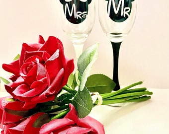 Mickey and minnie mr and mrs wedding champaign glitter glass gift