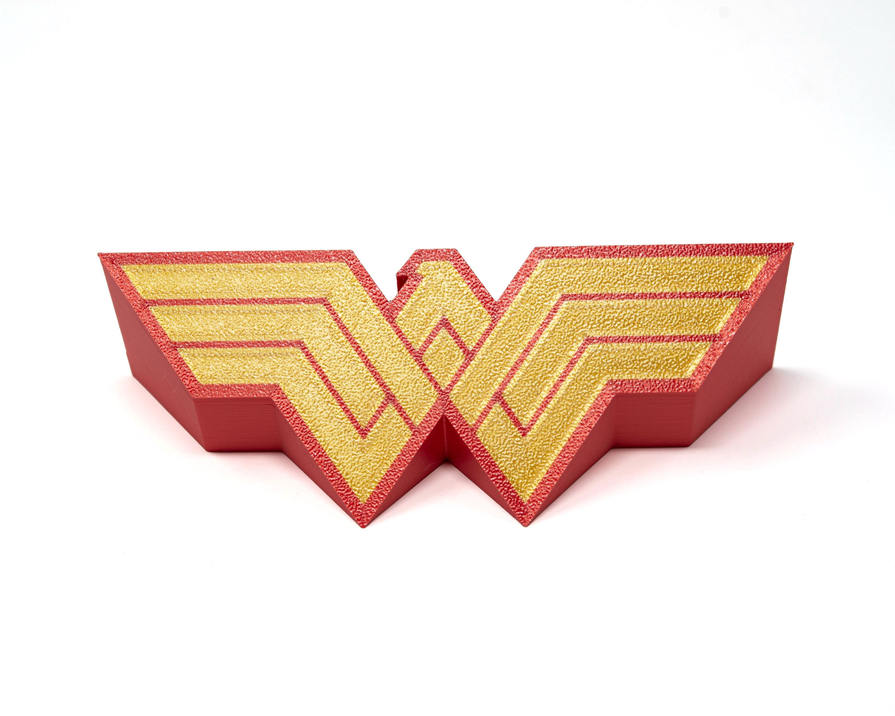 WW Logo Display for Action Figures, Toys Mcfarlane Direct Statues