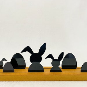 Osterdeko, Osterhase und Ostereier aus Acrylglas, Tischdeko, Ostergeschenk, Acrylgasdeko schwarz mit Kartenhalter, 30cm