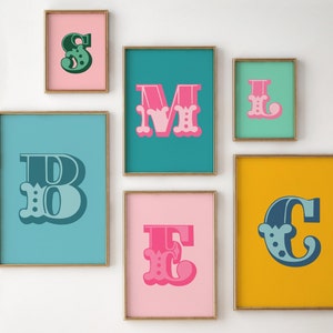 Impresión de letras coloridas personalizadas, regalo para un amigo, impresión del alfabeto personalizada, impresión de iniciales, arte de pared de galería