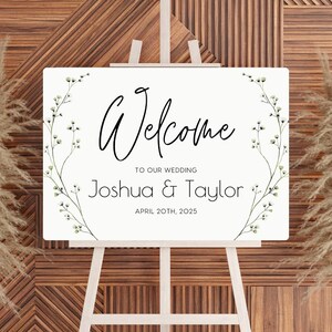 Baby&#39;s Breath Floral Wedding Welcome Sign | Gypsophila Custom Wedding Sign UK | Sophisticated Welcome Sign | Personalised Wedding Boards