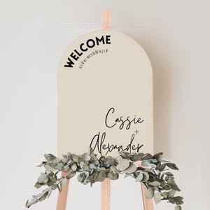 Modern Arch Wedding Welcome Sign | Personalised Wedding Sign UK | Sophisticated Arch Welcome Sign | Personalised Wedding Boards Arched