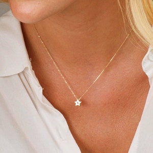 Collar con inicial de estrella personalizado, colgante de estrella dorada personalizado, joyería delicada con monograma, collar con letra minimalista, delicado dije de estrella dorada