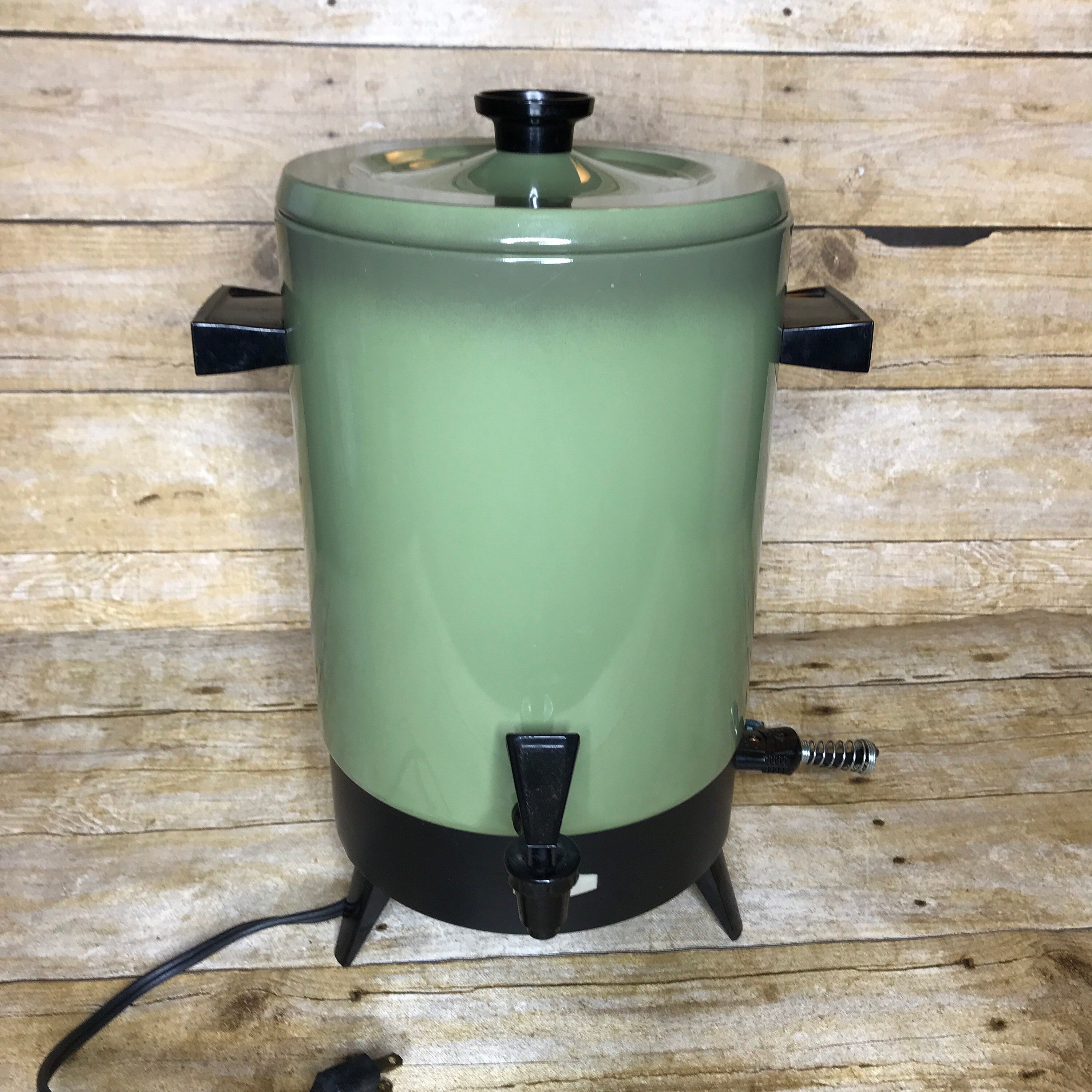 Vintage Empire Automatic 32-cup Party 