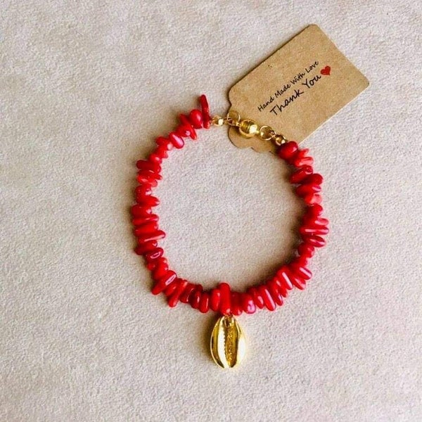 bracelet avec corail de bambou et coquille d’or