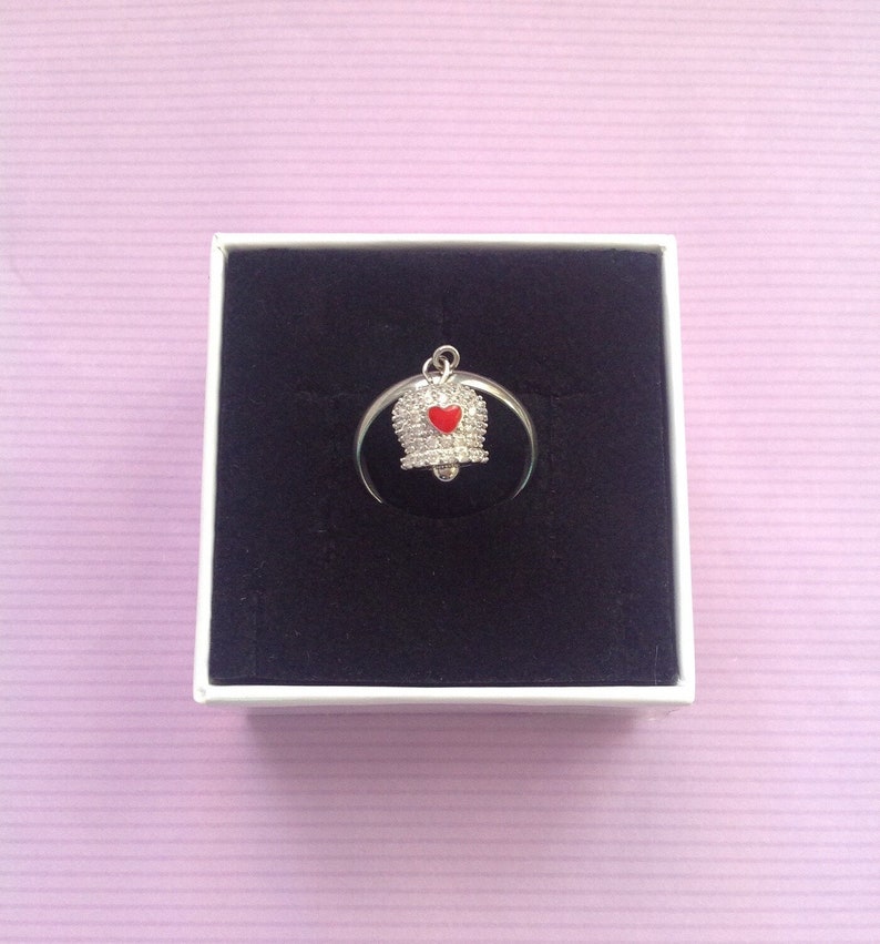 anello campanella con strass e cuore rosso immagine 1