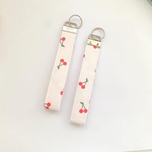 Pulsera / llavero / llavero con forma de cereza