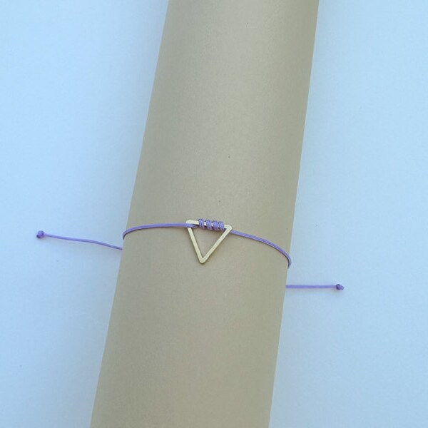 Lila goldenes Dreiecks-Armband Freundschaftsarmband Makramee geflochten zart Glücksbringer Geschenk  Liebe Mitbringsel geometrisch