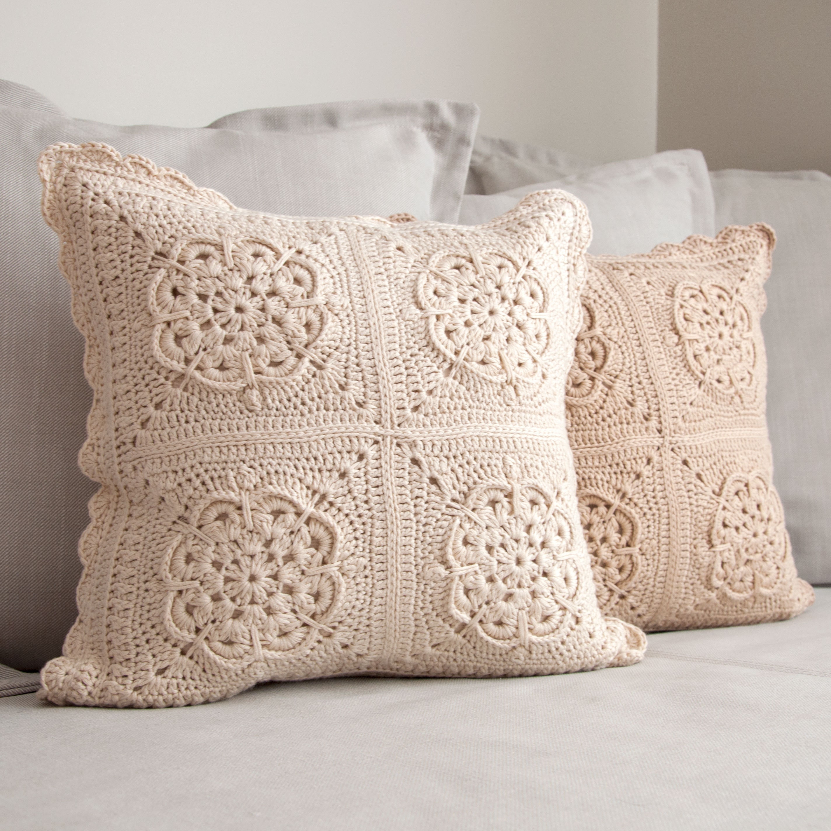 Crochet pillow inspired by Takashi Murakami flowers : r/crochet