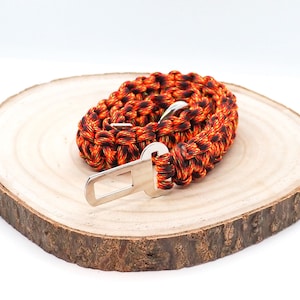 Paracord safety belt for dog / cat / pets - animal accessory - vehicle attachment for pets