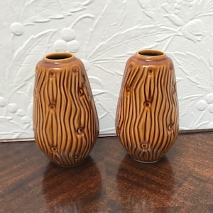 Pair of Vintage Irish Kilrush Celtic Pottery Brown Mid Century Modern 1970&#39;s Fine Earthenware Vases Hand Made in Ireland