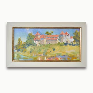 Pintura al óleo impresionista original del artista soviético ucraniano O. Tkachenko. Enmarcada con una fortaleza texturizada junto al paisaje del lago. Única en su tipo