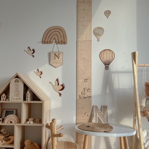 Kinderkamerdecoratie luchtballon, houten zwanen, hangplank, houten groeimeter, naambordje, boho kinderkamerdecoratie, cadeau voor een babyjongen, kinderkamerdecoratie voor een meisje