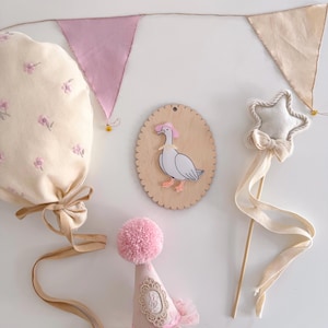 Houten gans, houten zwaan decoratie, kinderkamer wanddecoratie voor meisjes, gepersonaliseerd geboorteaankondigingsbord, boho kinderkamer decoratie, verjaardagscadeau
