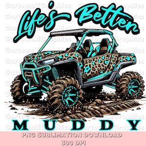 Könnte beinhalten: Digitale Illustration eines Geländewagens mit Leopardenmuster und türkisfarbenen Akzenten, der durch Schlamm fährt. Die Texte "Life's Better" und "Muddy" sind türkis dargestellt. Das Bild ist mit "PNG Sublimation Download 300 DPI" beschriftet.